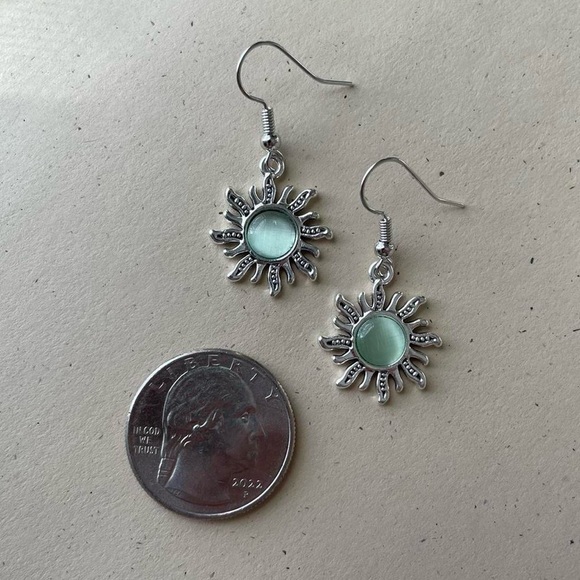 Silver and Green Sun Earrings - Picture 4 of 4